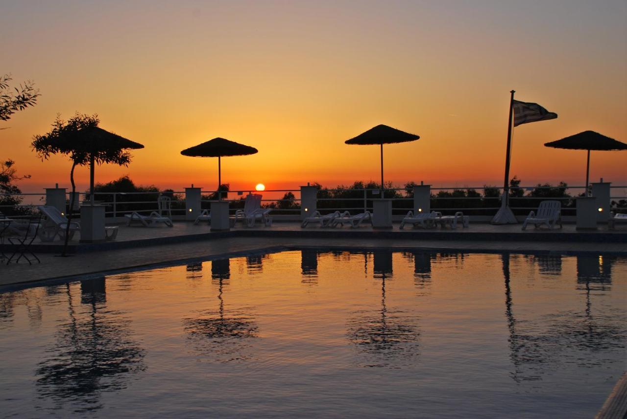 Santorini Camping & Hostel Firá Buitenkant foto