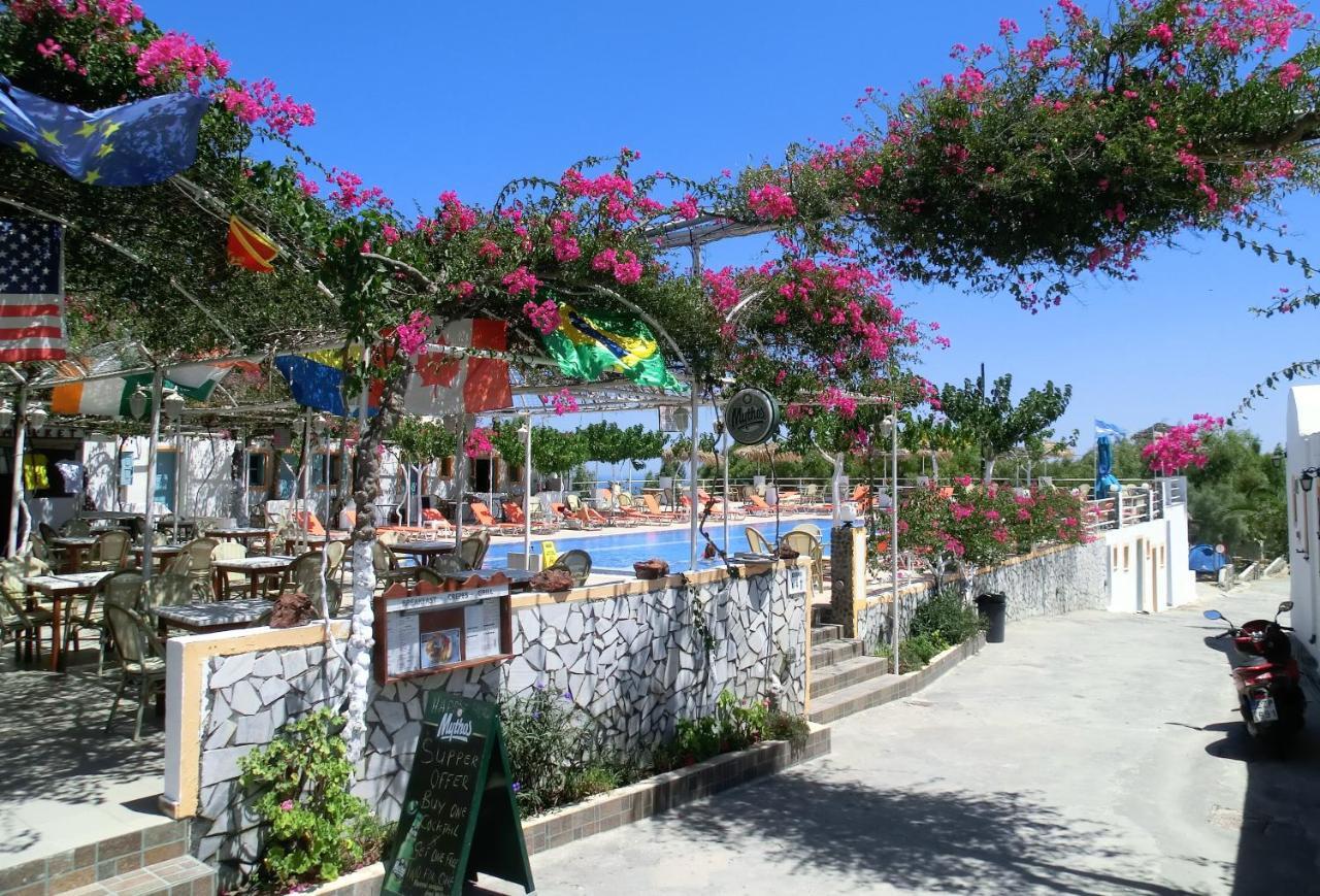 Santorini Camping & Hostel Firá Buitenkant foto