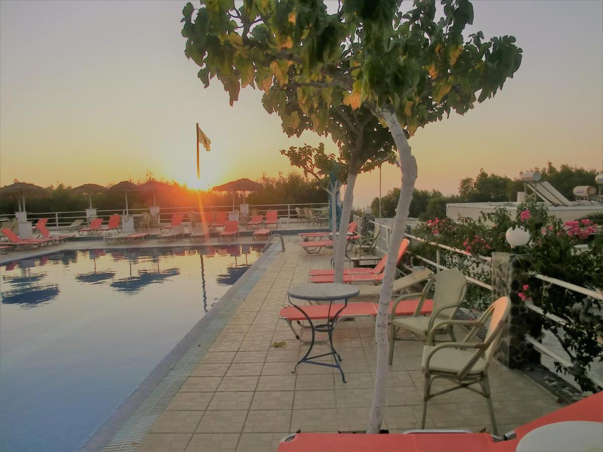 Santorini Camping & Hostel Firá Buitenkant foto