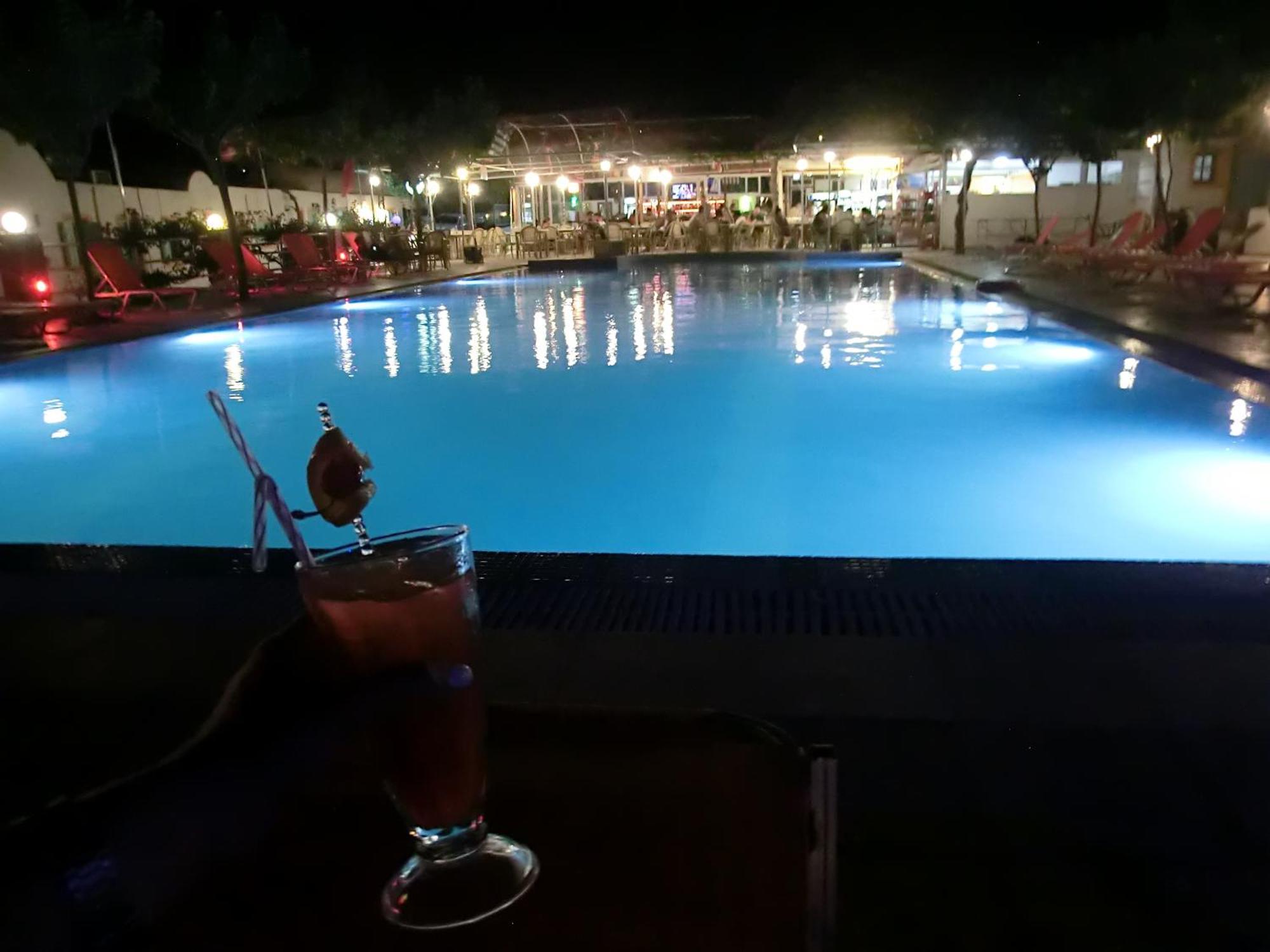 Santorini Camping & Hostel Firá Buitenkant foto